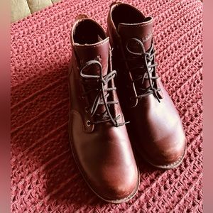 Danner Vibram’s • Men’s waterproof Danner Boots size 9